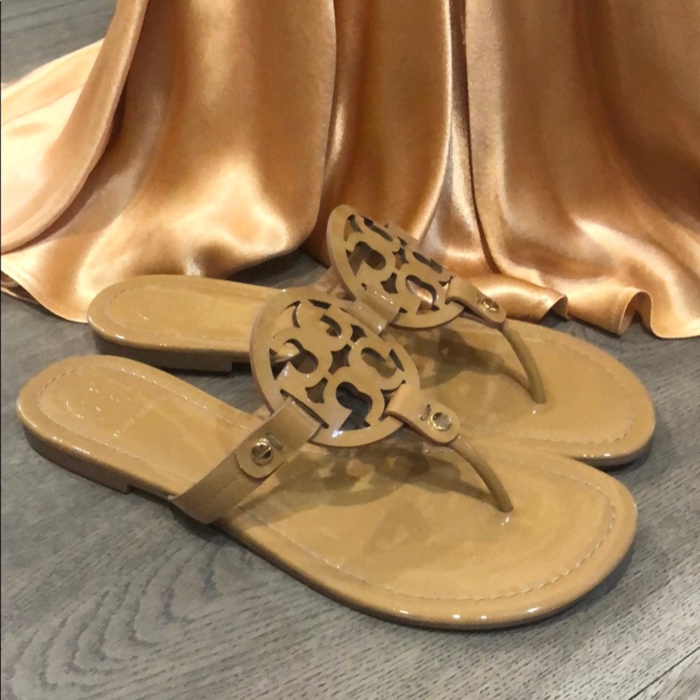 Never been worn-Tory Burch nude sandal (size 8.5)
